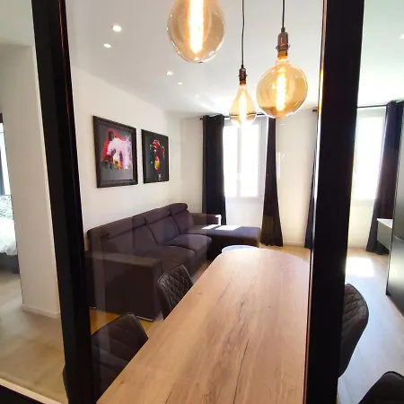 Notre Dame Prestige Apartment